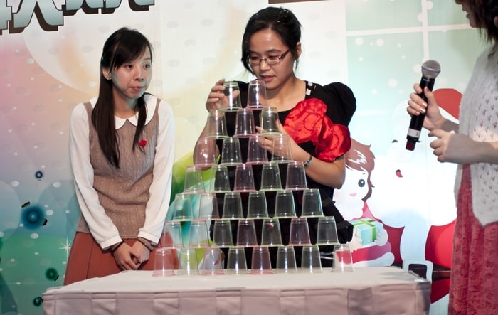 胶杯金字塔