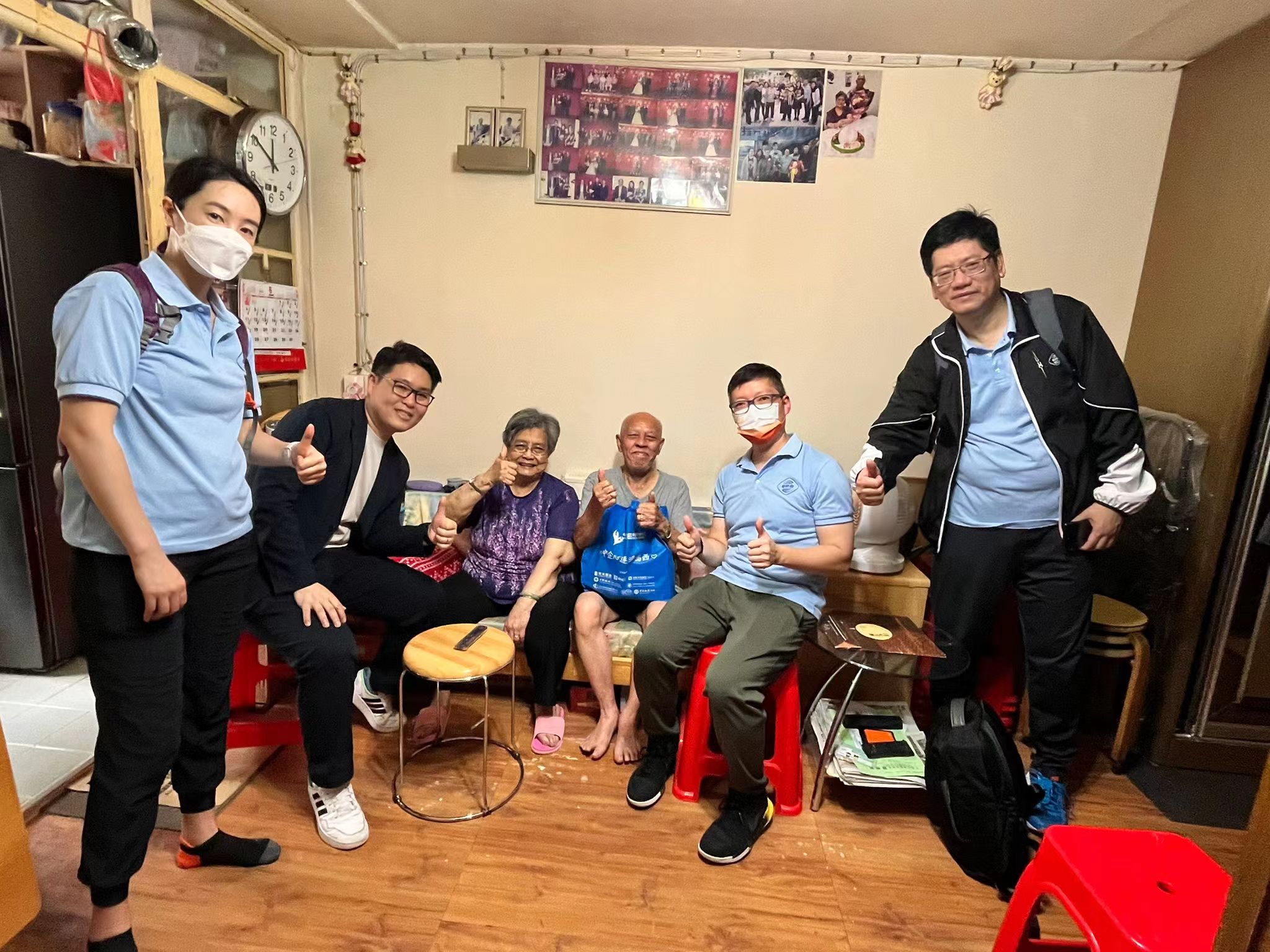 4 义工进行家访留影-05 (1)