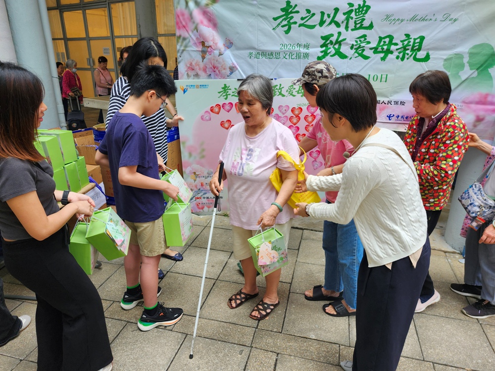 2026年5月10日将军澳站，义工家属与当区议员一起活动